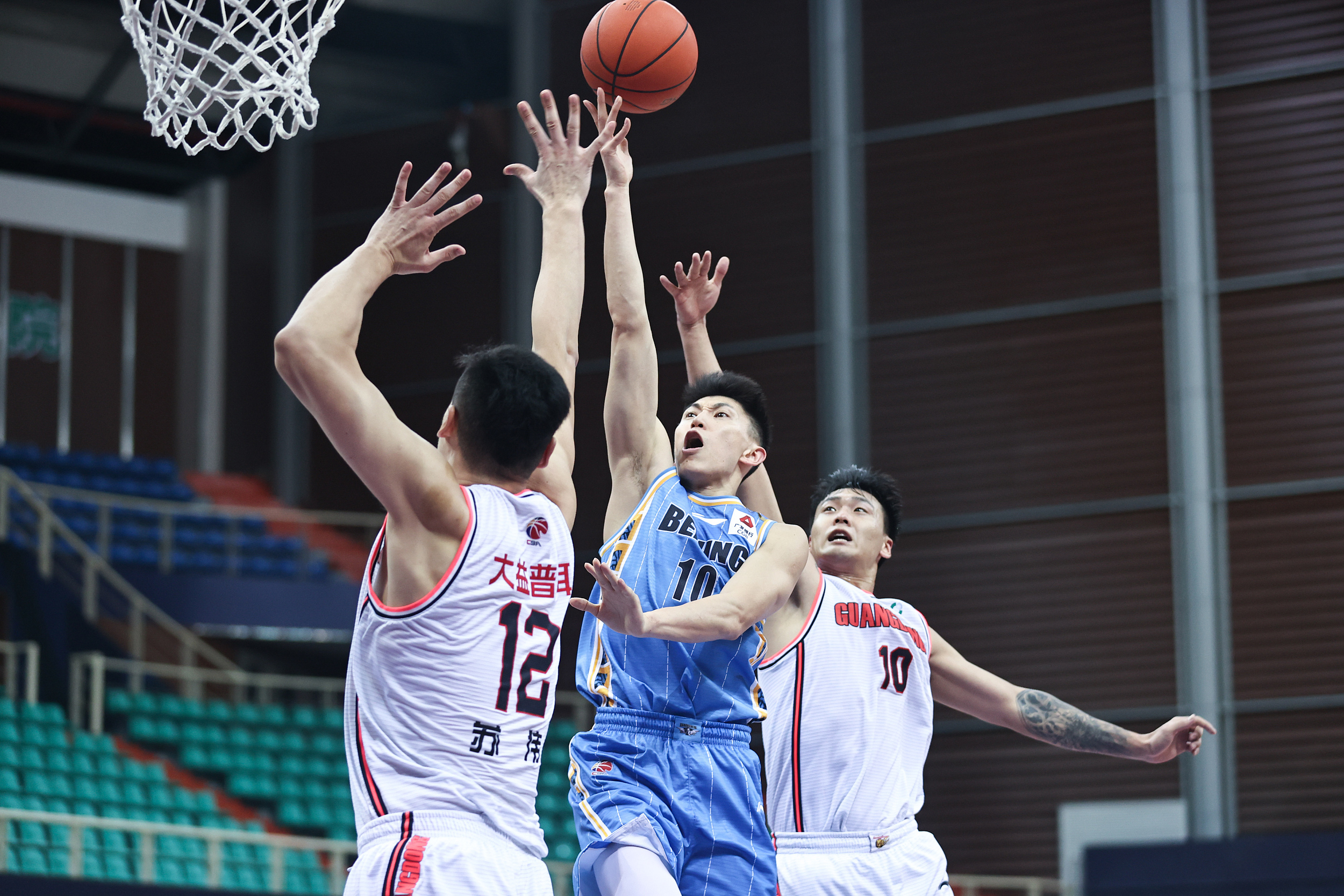 关于北京首钢重逢冤家，大胜对手，夺冠在望的信息